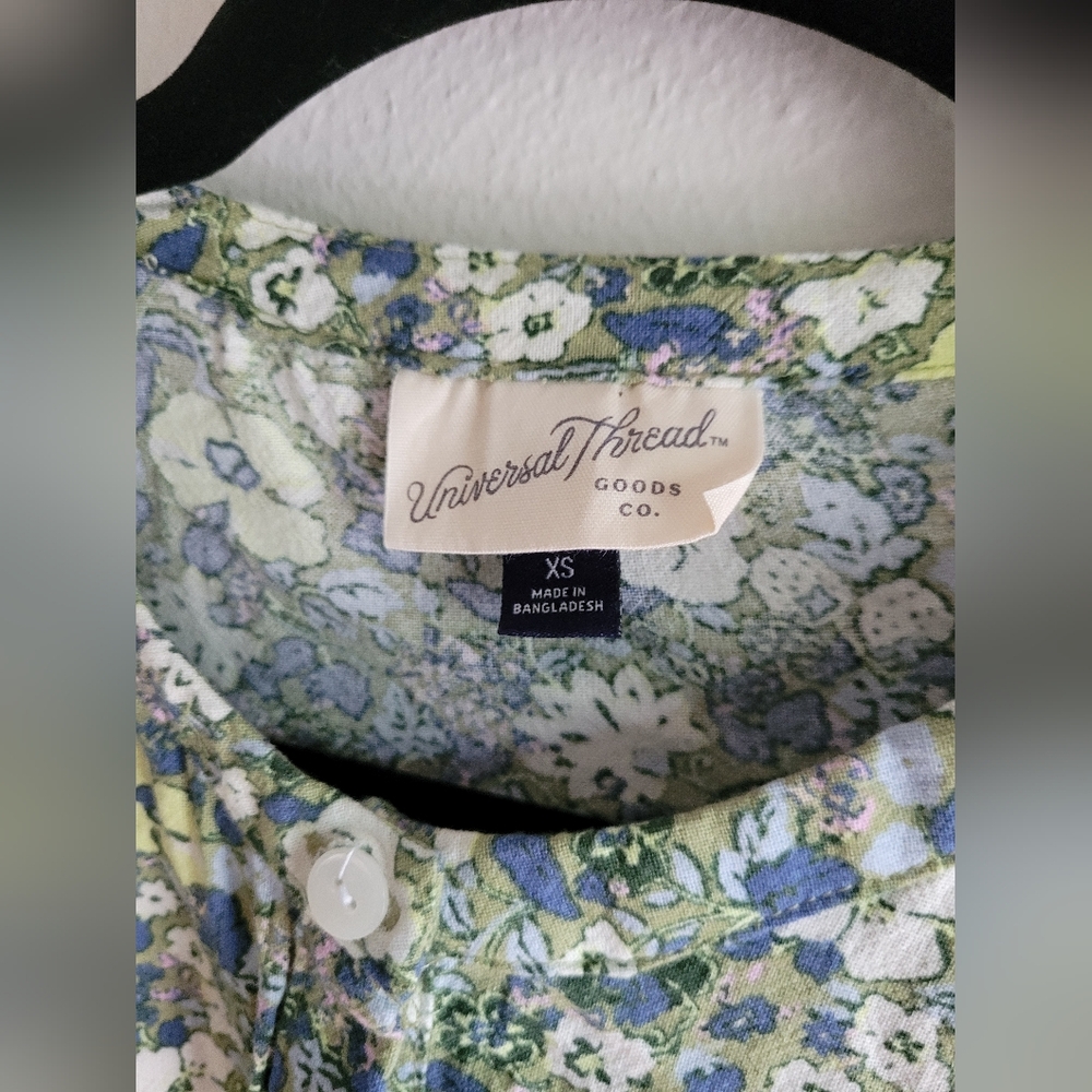 Universal Thread Floral Button-Down Top - image 4
